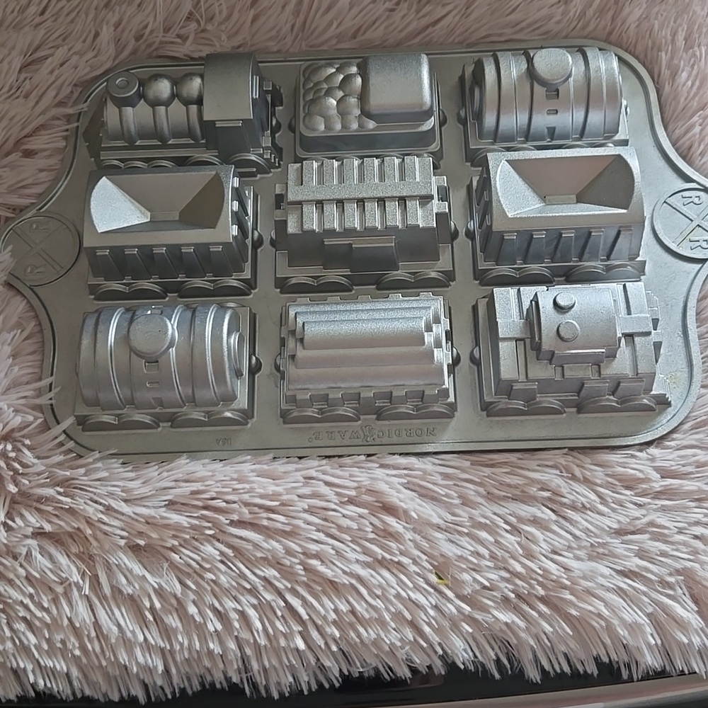 NORDIC WARE train cake pan for baking kitchen birthday party